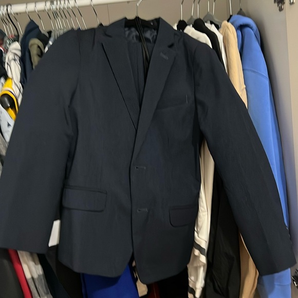 Tuxido - Picture 1 of 3